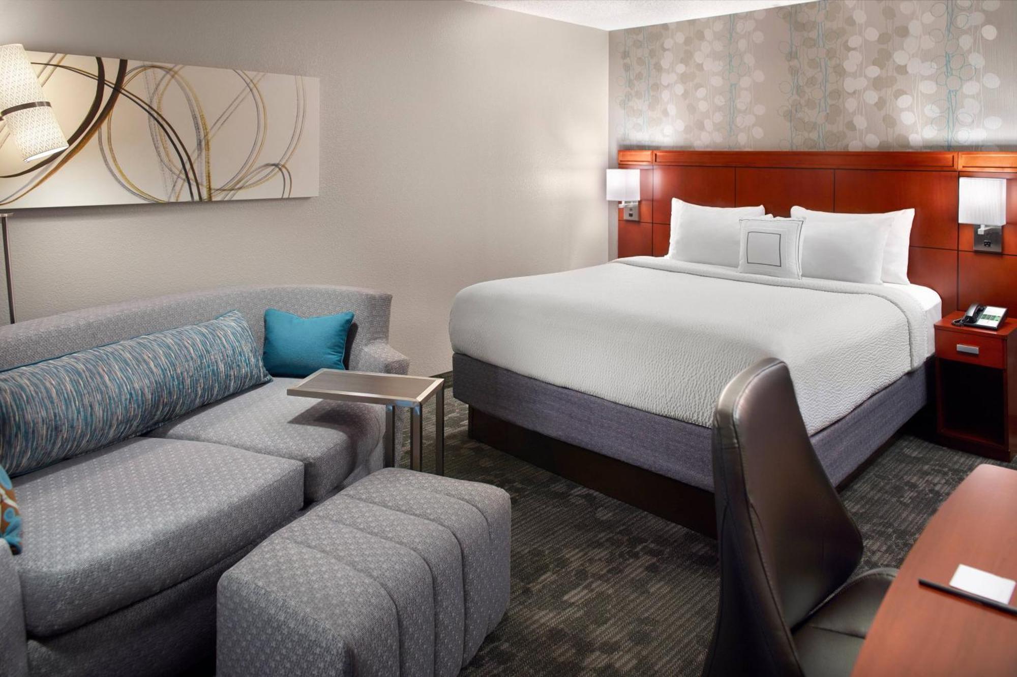 Courtyard By Marriott Fayetteville Exterior photo