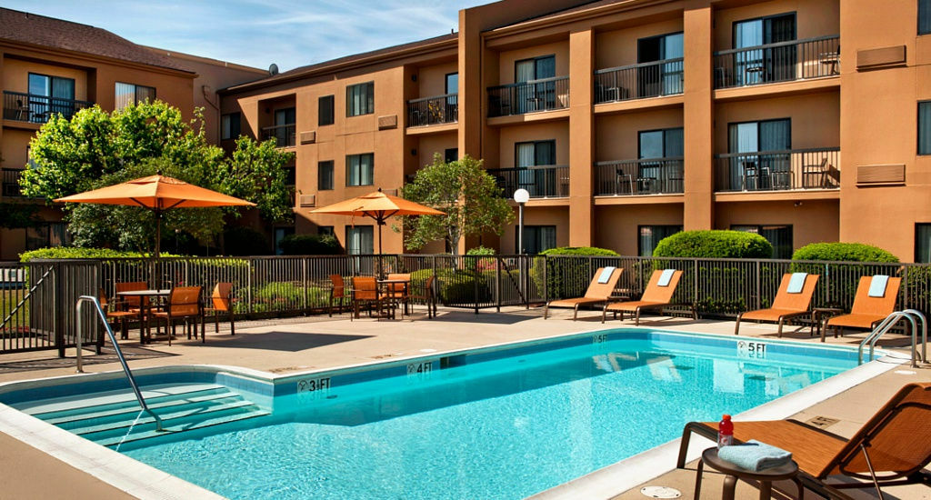 Courtyard By Marriott Fayetteville Exterior photo